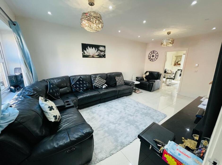 Foxglove Close, West Drayton